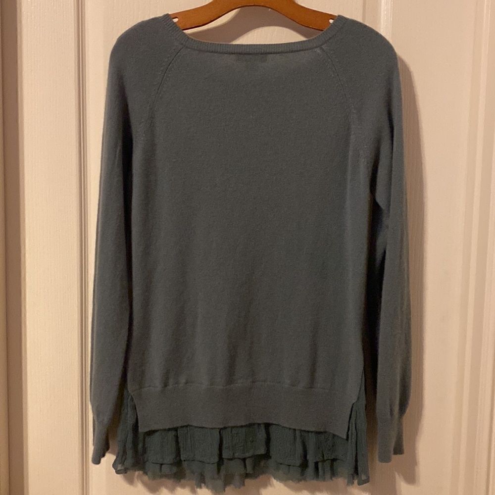 Garnet Hill Women’s Cashmere Shirttail Sweater Size Medium NWOT - Picture 2 of 8